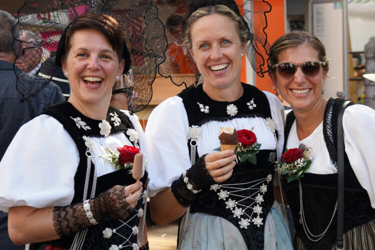 Heat forces yodelers at annual Swiss festival to sing in fountains